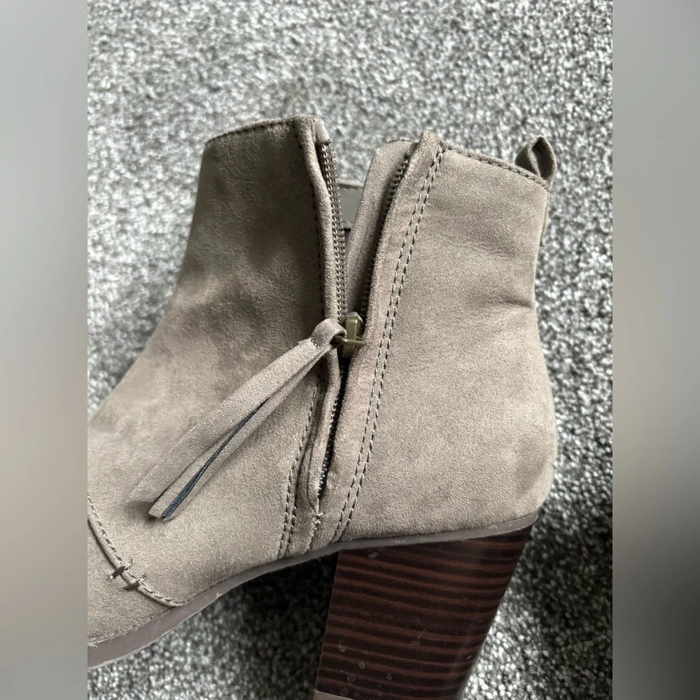 Old Navy Mid Boots With Heel/ Taupe/Sz. (8) - Picture 4 of 12